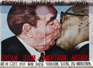 9 NOVEMBRE 1989, CROLLA IL MURO DI BERLINO